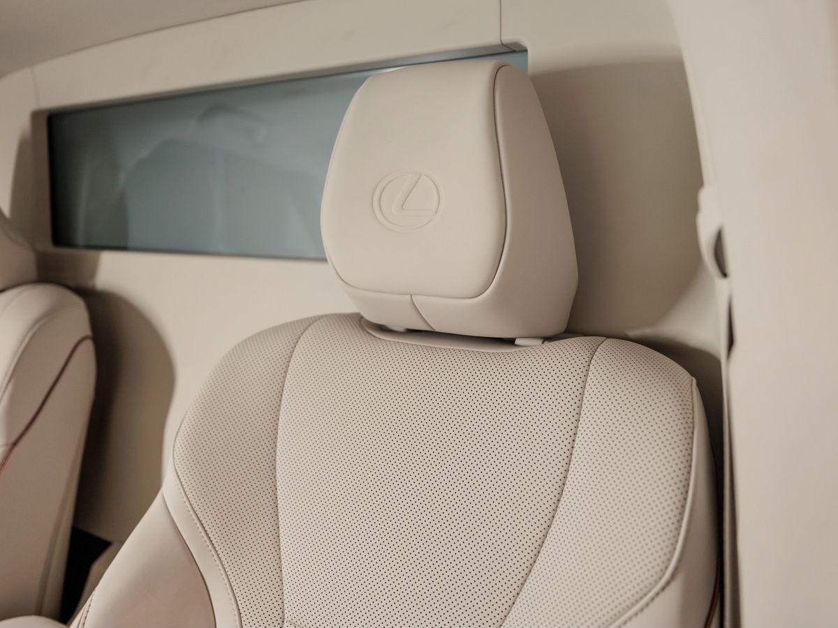 Lexus LM II 350h 2.5hyb CVT (250 л.с.) 4WD