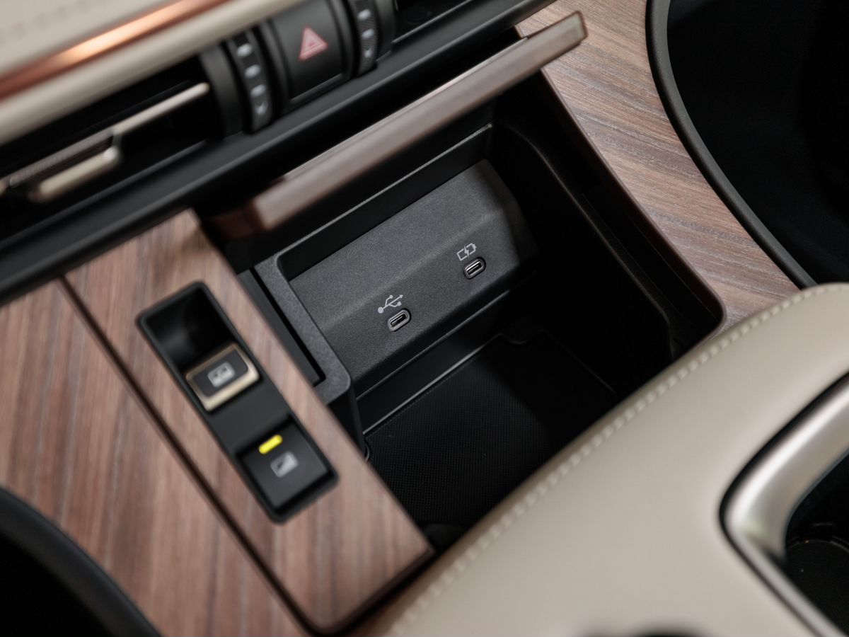 Lexus LM II 350h 2.5hyb CVT (250 л.с.) 4WD