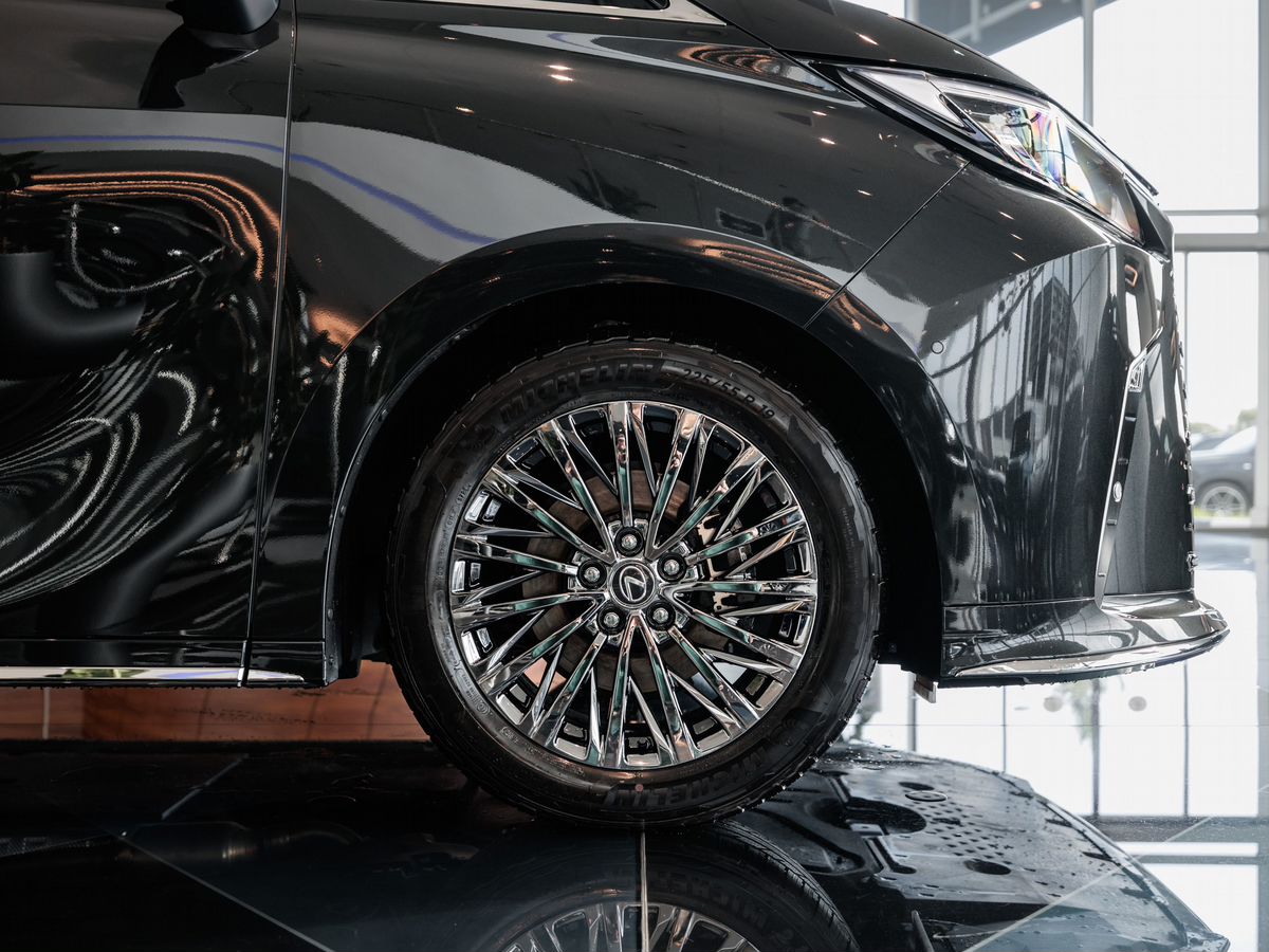 Lexus LM II 350h 2.5hyb CVT (250 л.с.) 4WD