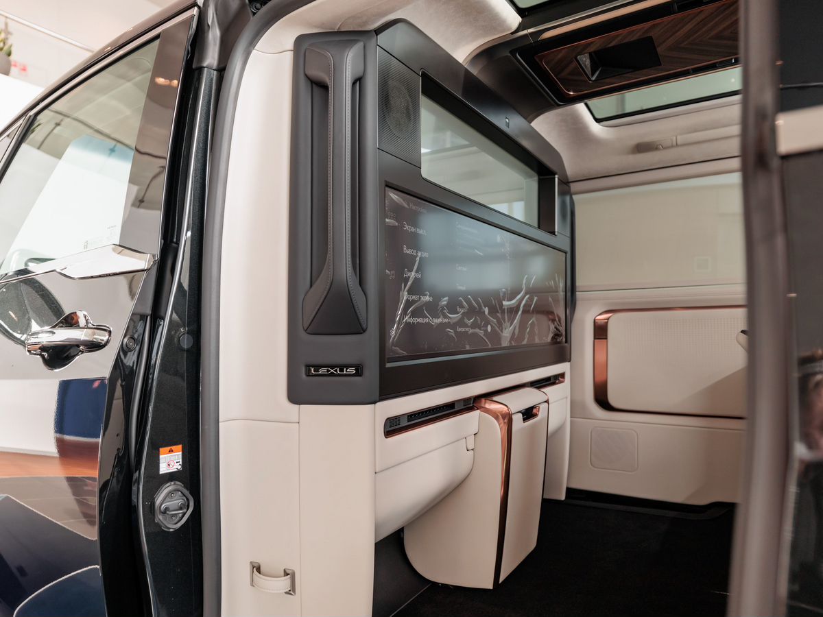 Lexus LM II 350h 2.5hyb CVT (250 л.с.) 4WD