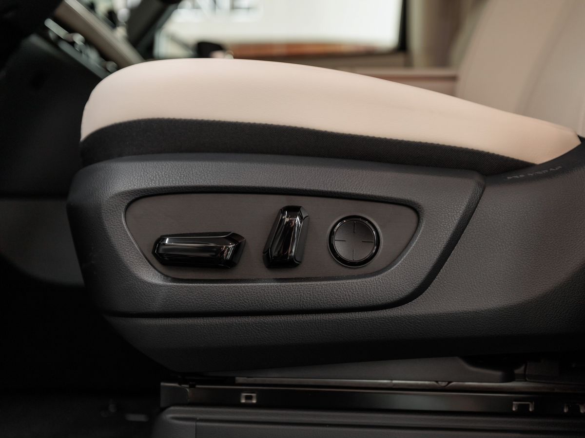 Lexus LM II 350h 2.5hyb CVT (250 л.с.) 4WD