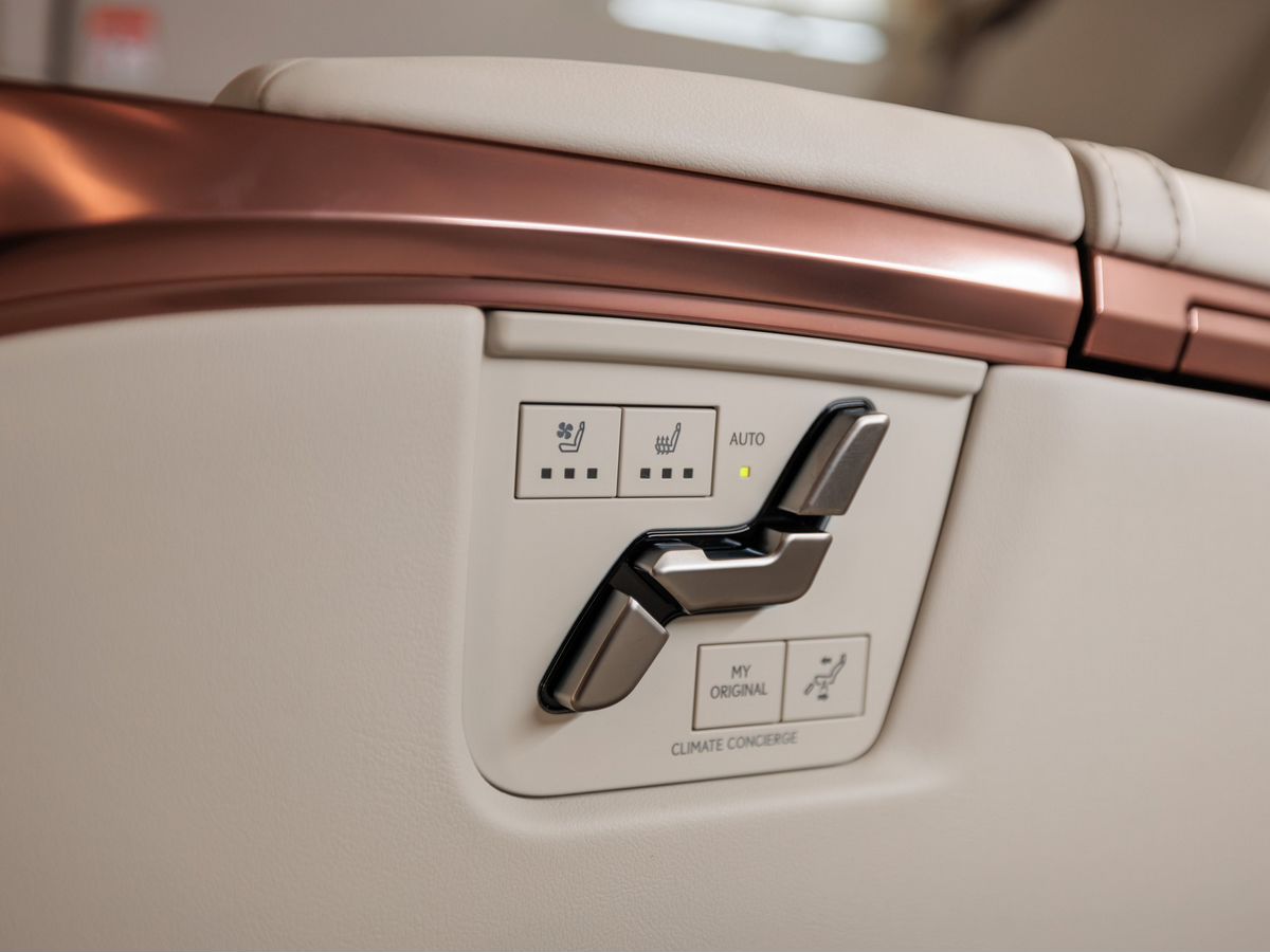 Lexus LM II 350h 2.5hyb CVT (250 л.с.) 4WD