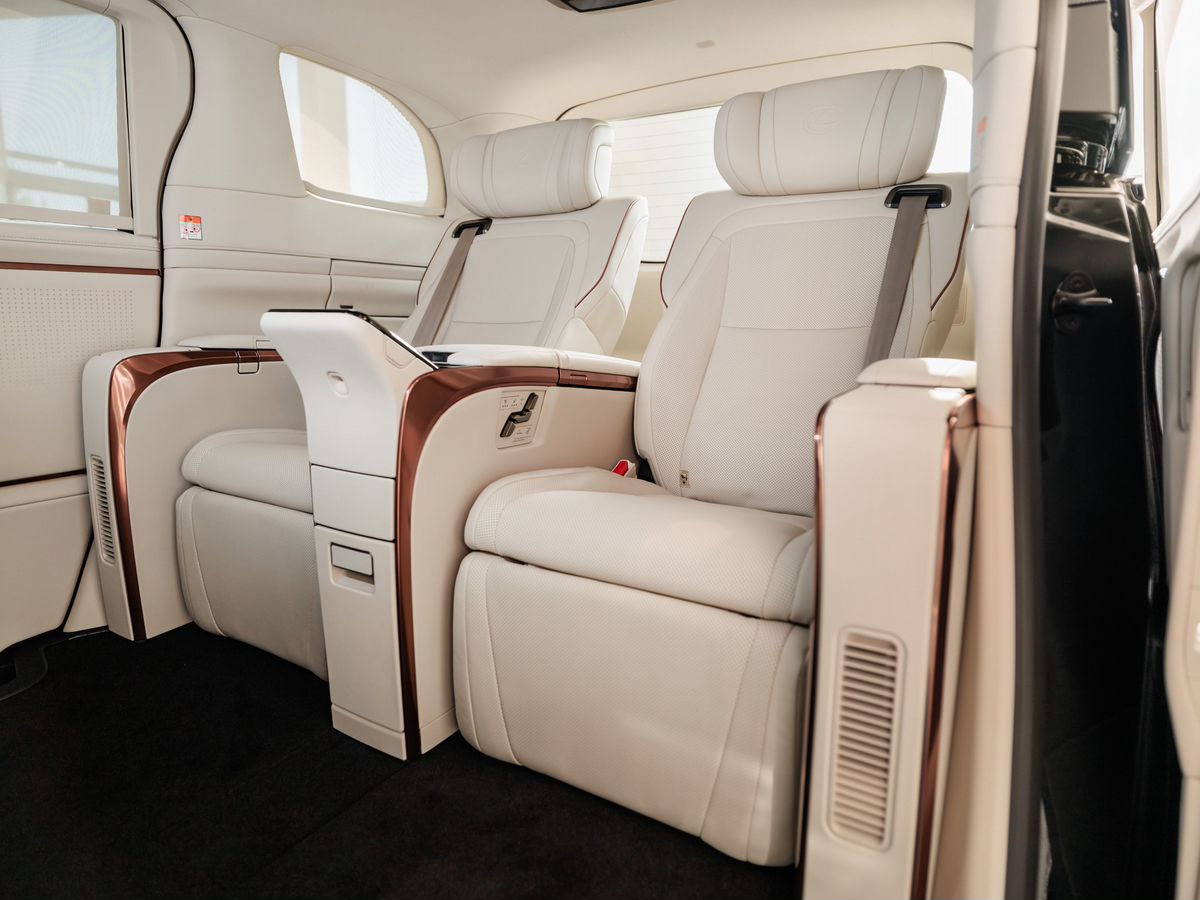 Lexus LM II 350h 2.5hyb CVT (250 л.с.) 4WD