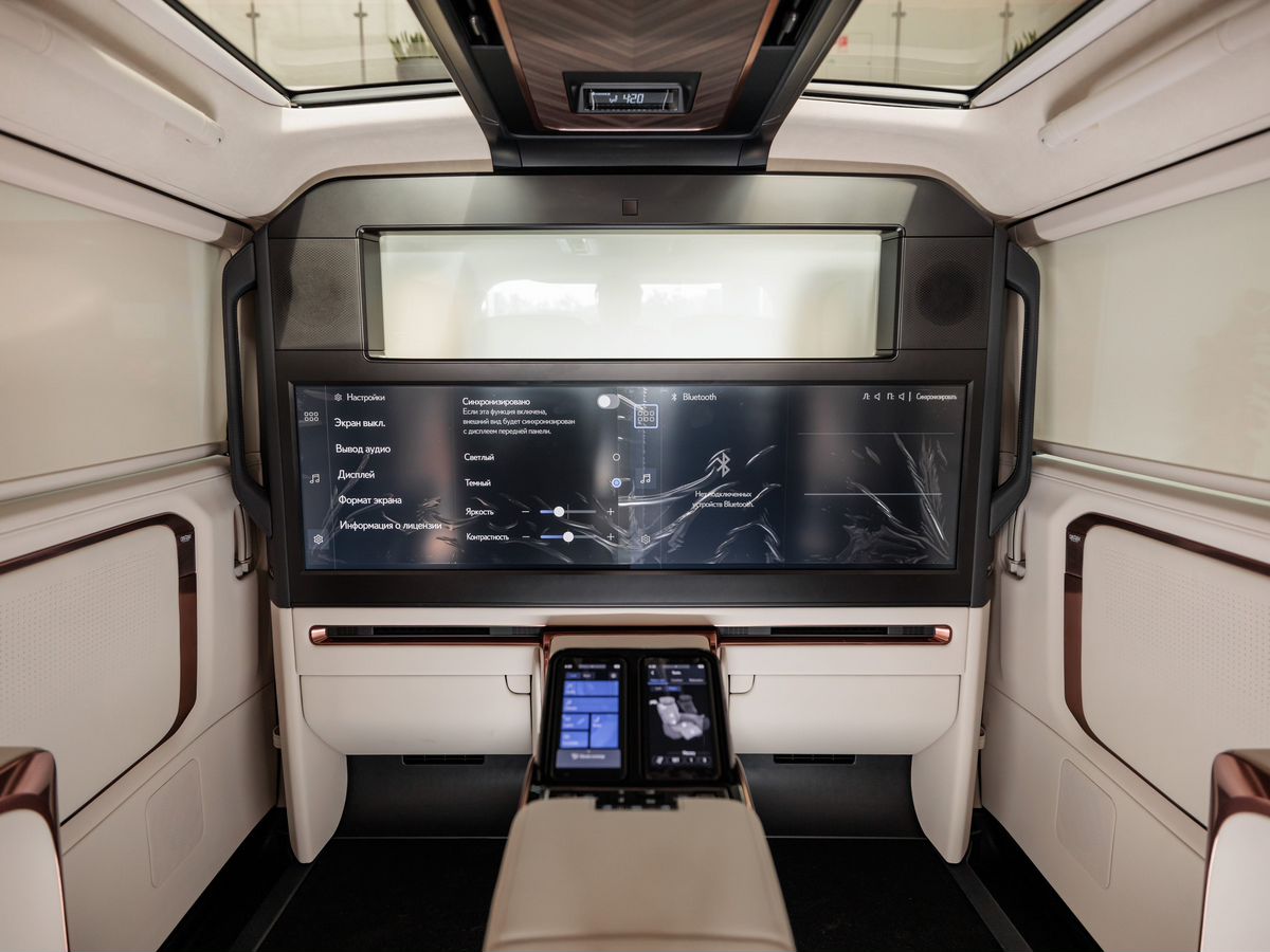 Lexus LM II 350h 2.5hyb CVT (250 л.с.) 4WD