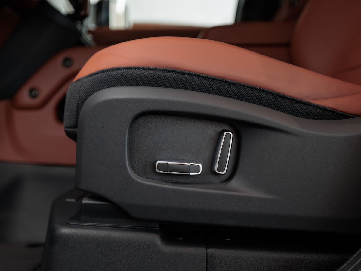 Land Rover Defender II Octa 4.4 AT (635 л.с.) 4WD