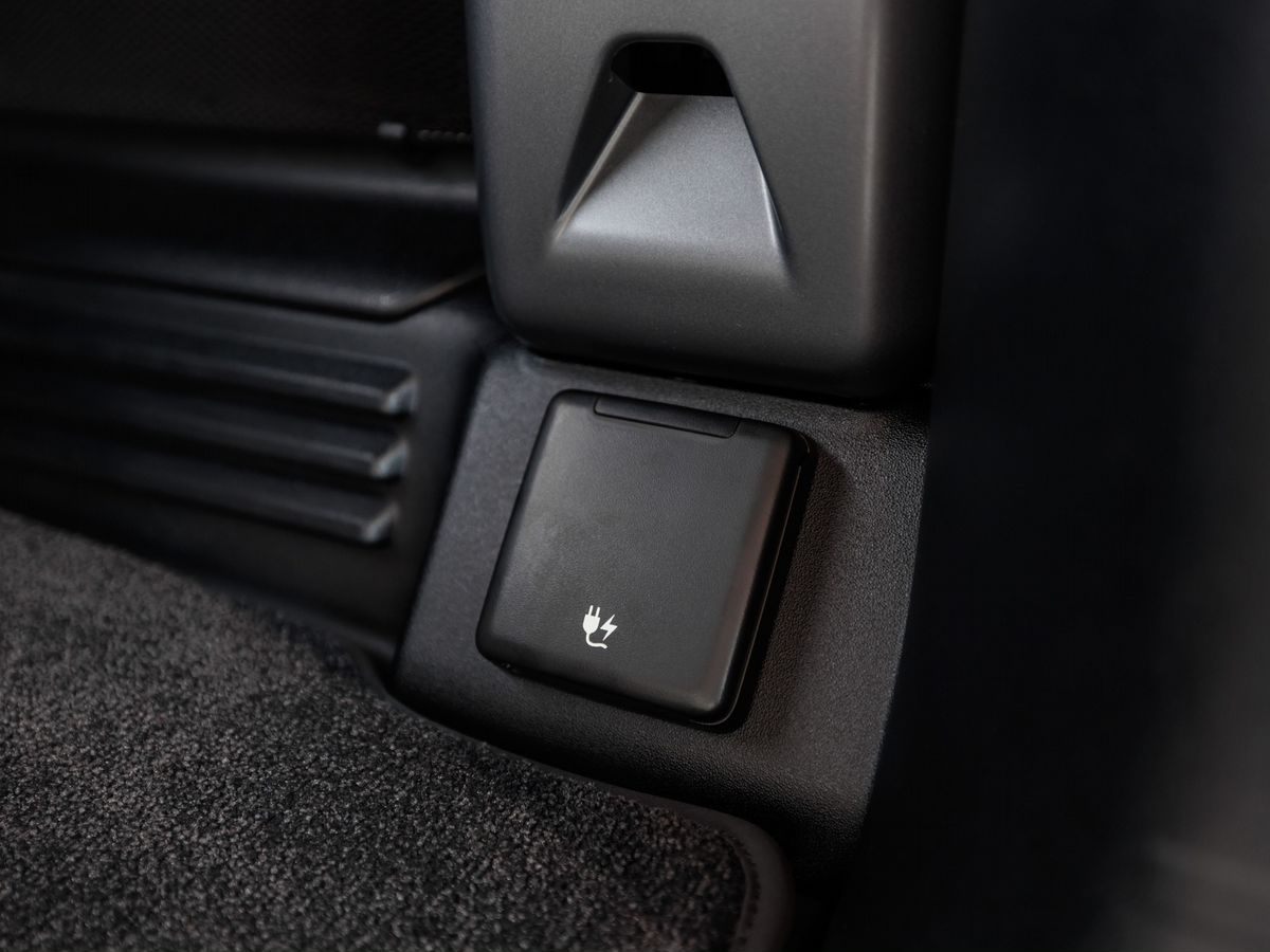 Land Rover Defender II Octa 4.4 AT (635 л.с.) 4WD