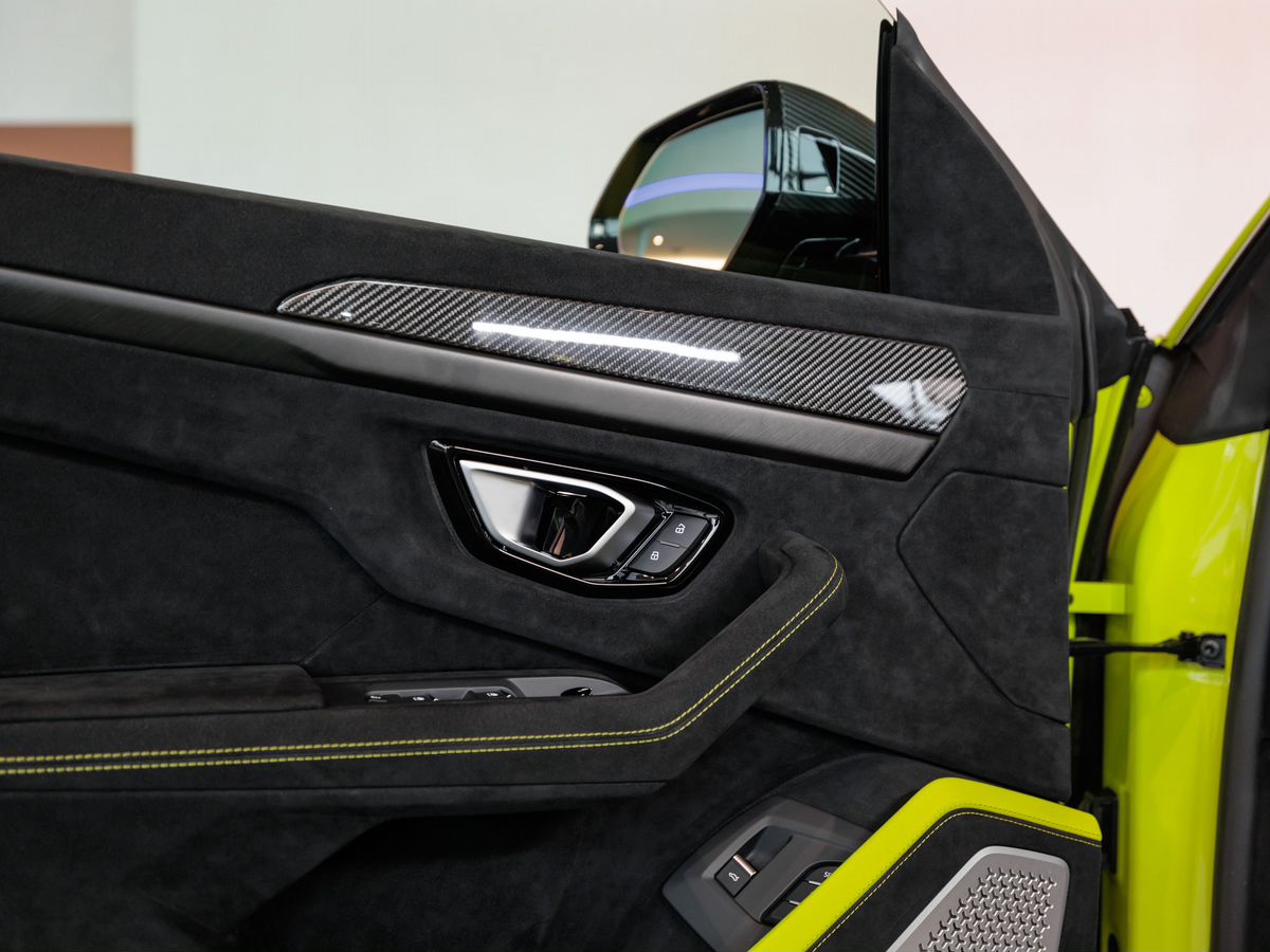 Lamborghini Urus I Рестайлинг Performante 4.0 AT (666 л.с.) 4WD