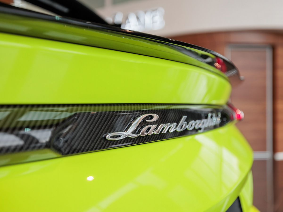 Lamborghini Urus I Рестайлинг Performante 4.0 AT (666 л.с.) 4WD