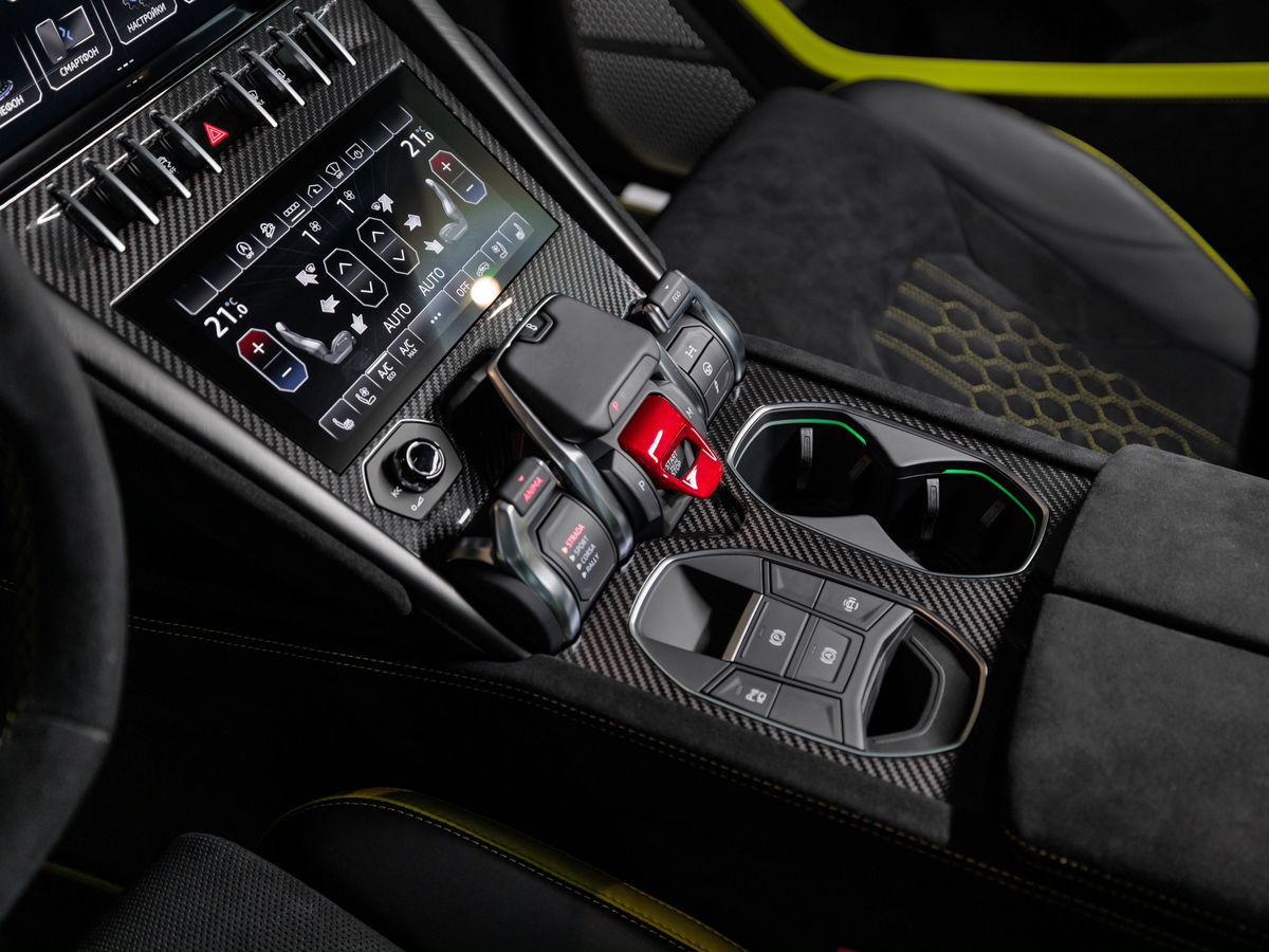 Lamborghini Urus I Рестайлинг Performante 4.0 AT (666 л.с.) 4WD