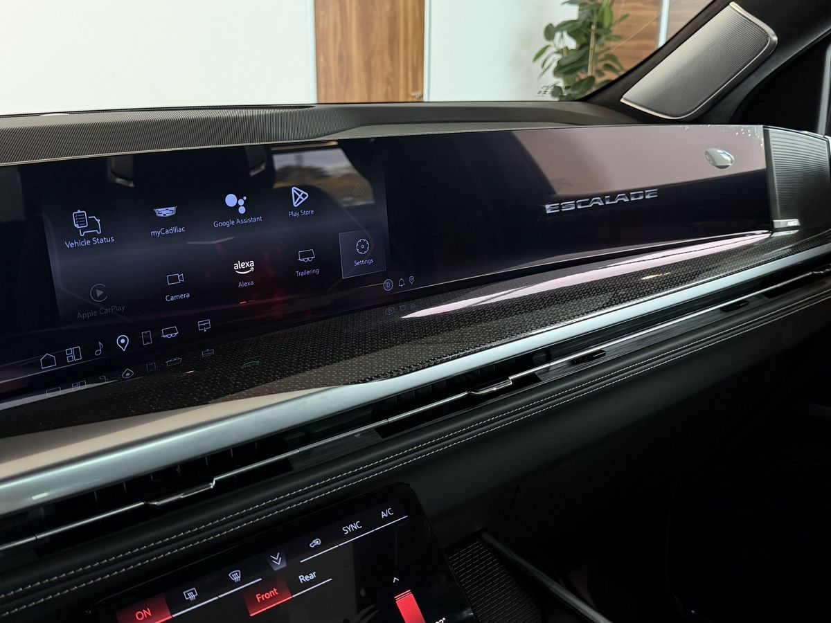 Cadillac Escalade-V I Рестайлинг ESV 6.2 AT (682 л.с.) 4WD