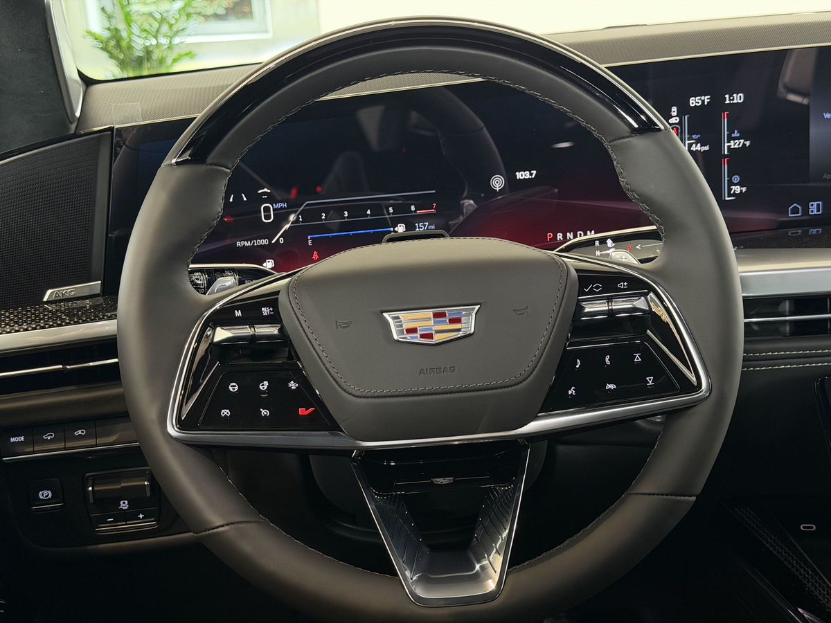 Cadillac Escalade-V I Рестайлинг ESV 6.2 AT (682 л.с.) 4WD