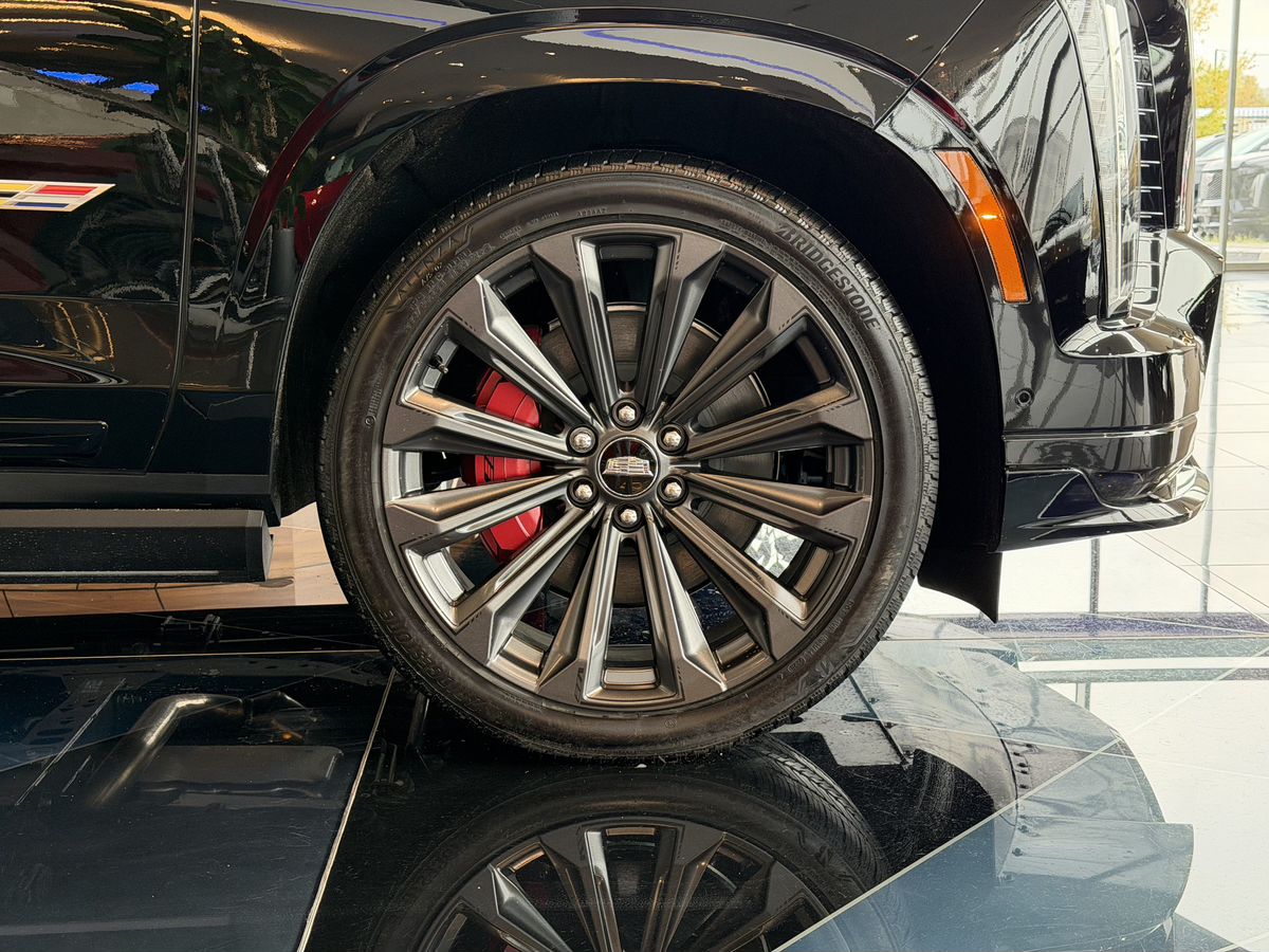 Cadillac Escalade-V I Рестайлинг ESV 6.2 AT (682 л.с.) 4WD