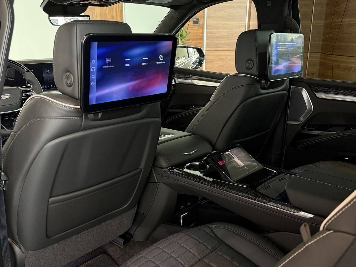 Cadillac Escalade-V I Рестайлинг ESV 6.2 AT (682 л.с.) 4WD