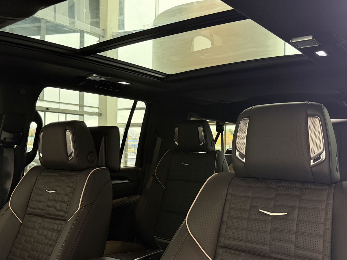 Cadillac Escalade-V I Рестайлинг ESV 6.2 AT (682 л.с.) 4WD