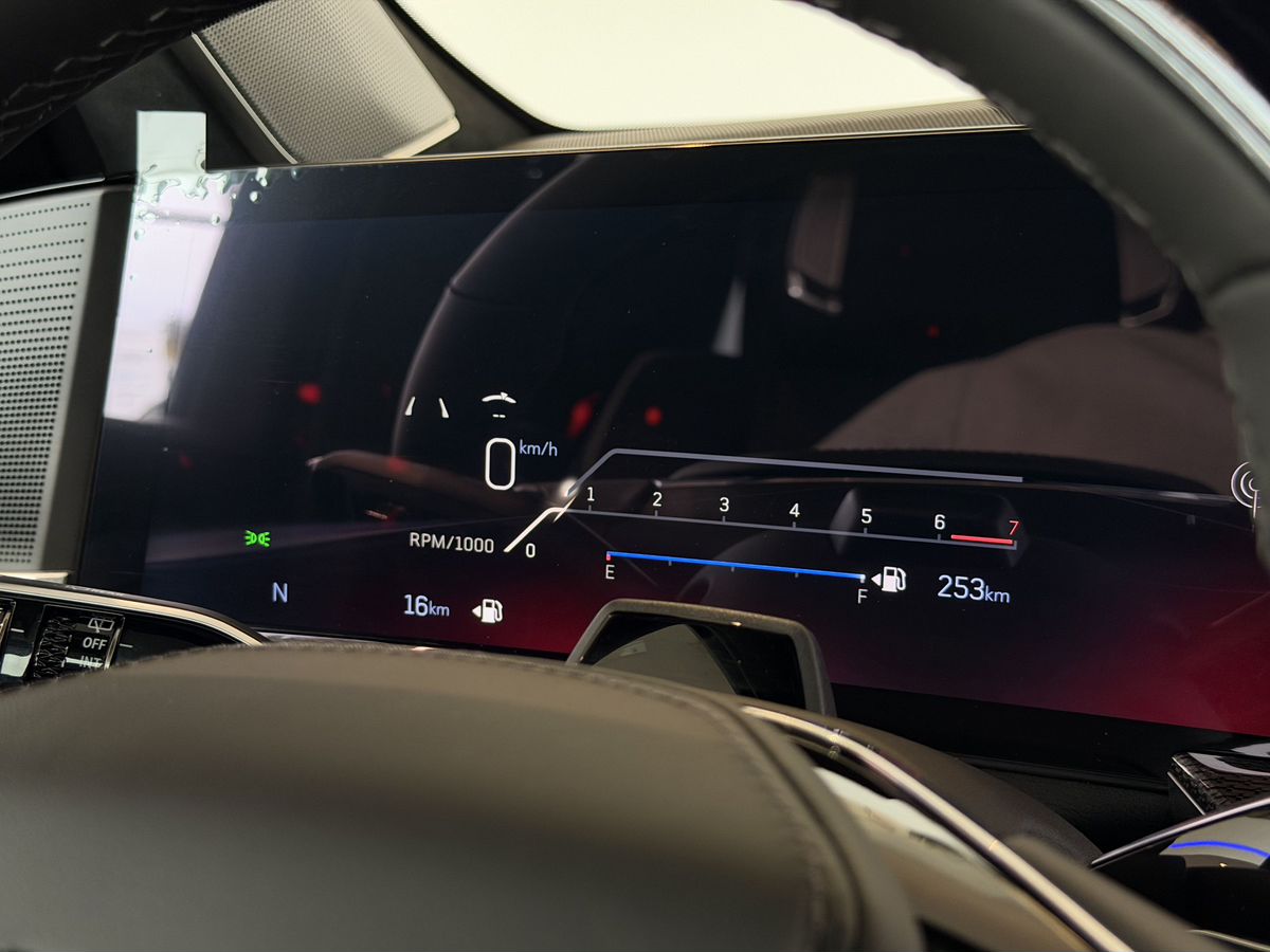 Cadillac Escalade-V I Рестайлинг ESV 6.2 AT (682 л.с.) 4WD