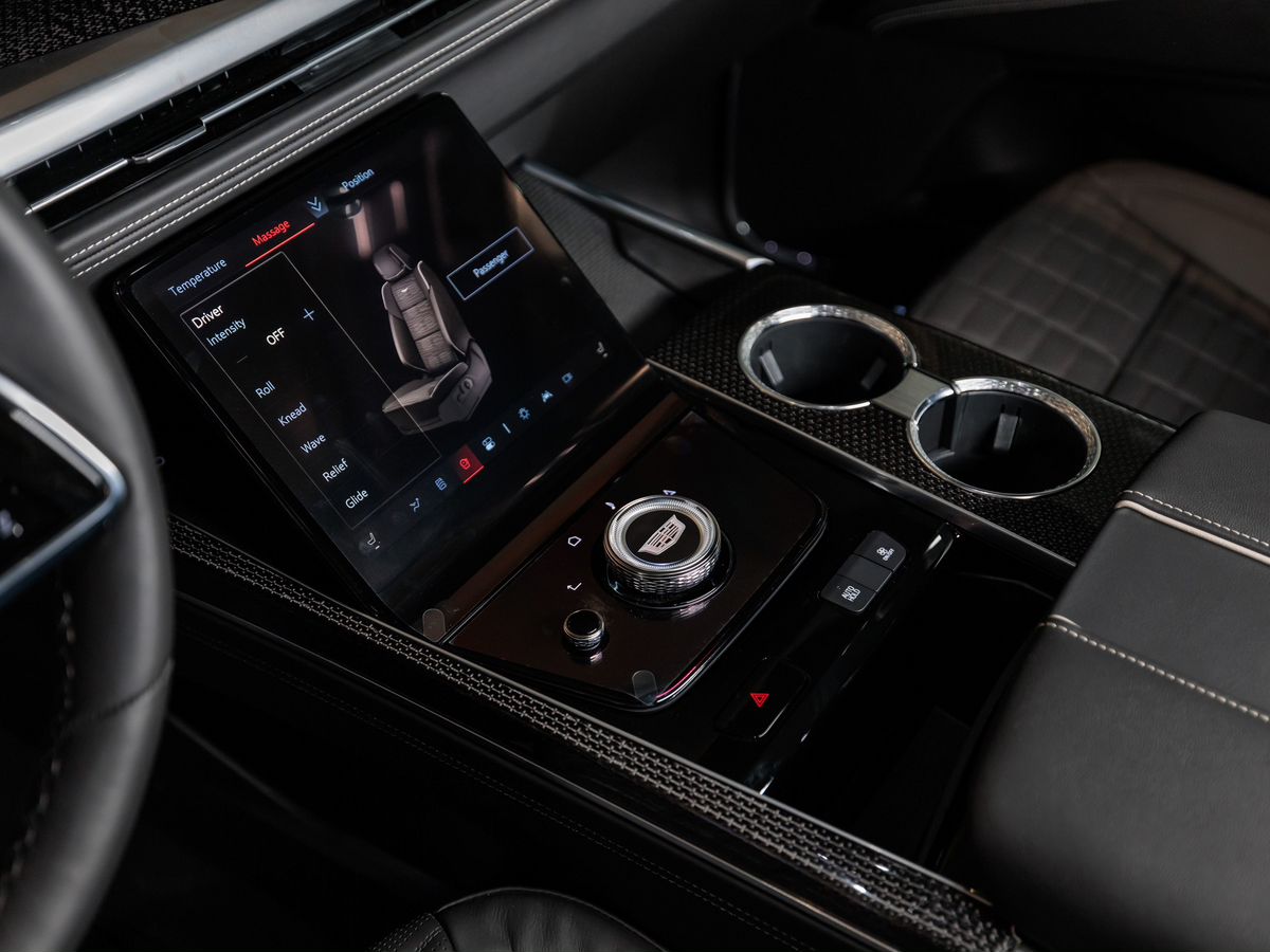 Cadillac Escalade-V I Рестайлинг 6.2 AT (682 л.с.) 4WD