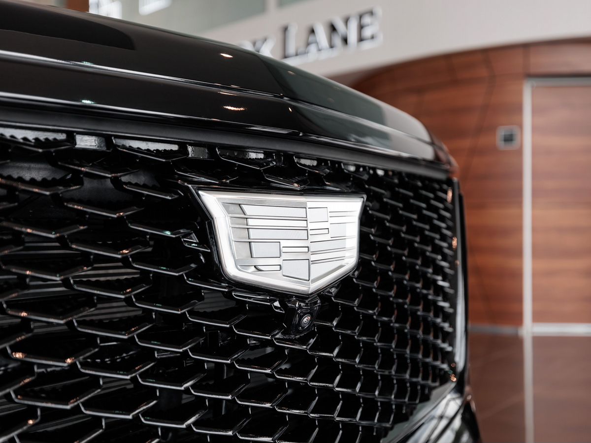 Cadillac Escalade V Рестайлинг 6.2 AT (420 л.с.) 4WD