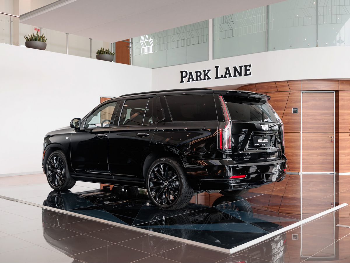 Cadillac Escalade V Рестайлинг 6.2 AT (420 л.с.) 4WD