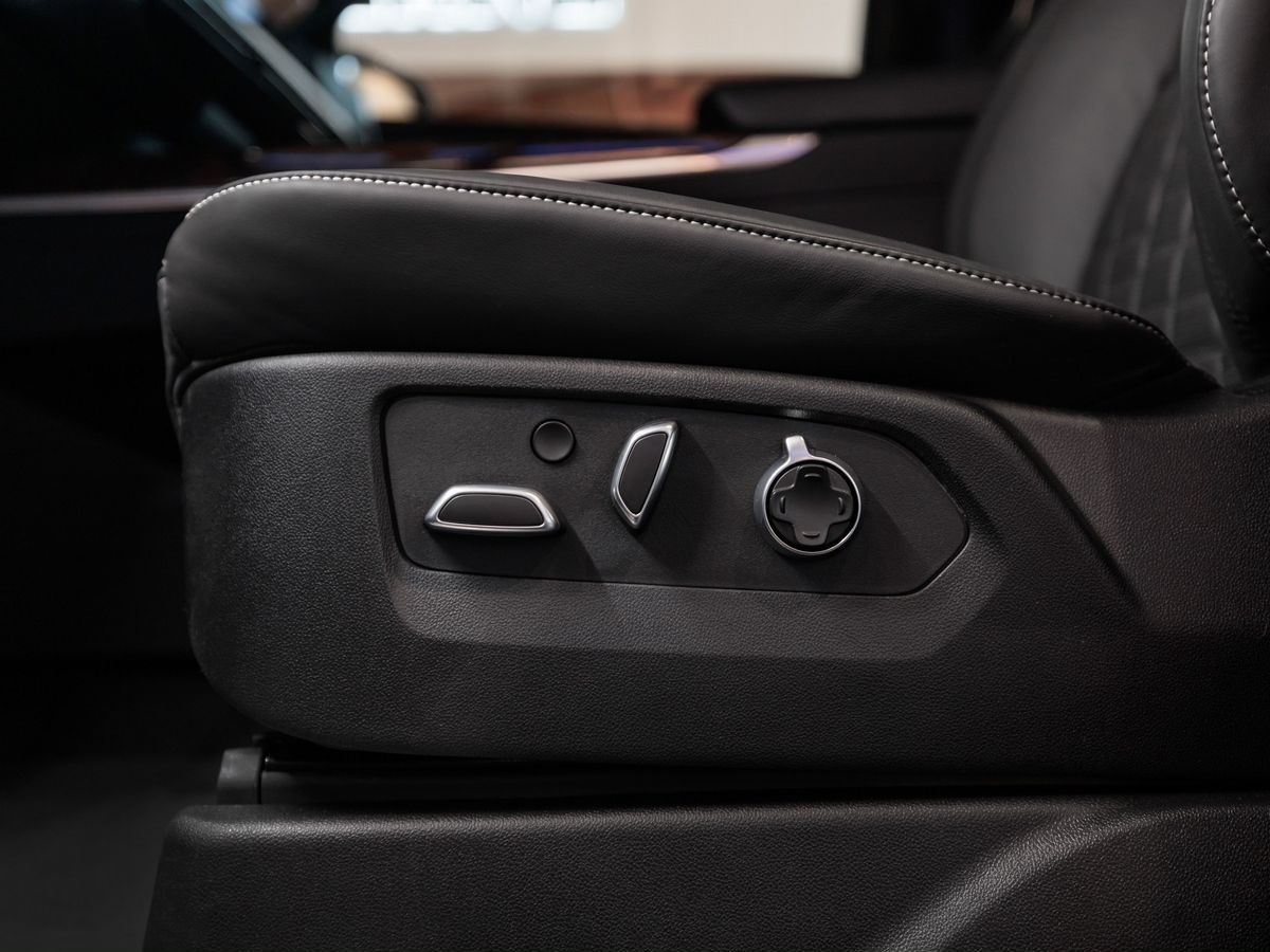 Cadillac Escalade V Рестайлинг 6.2 AT (420 л.с.) 4WD