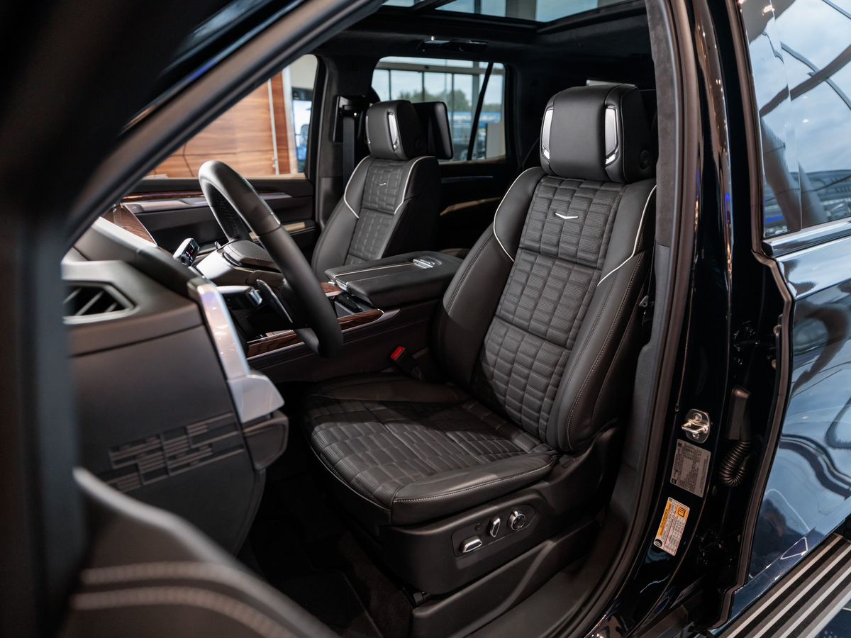 Cadillac Escalade V Рестайлинг 6.2 AT (420 л.с.) 4WD