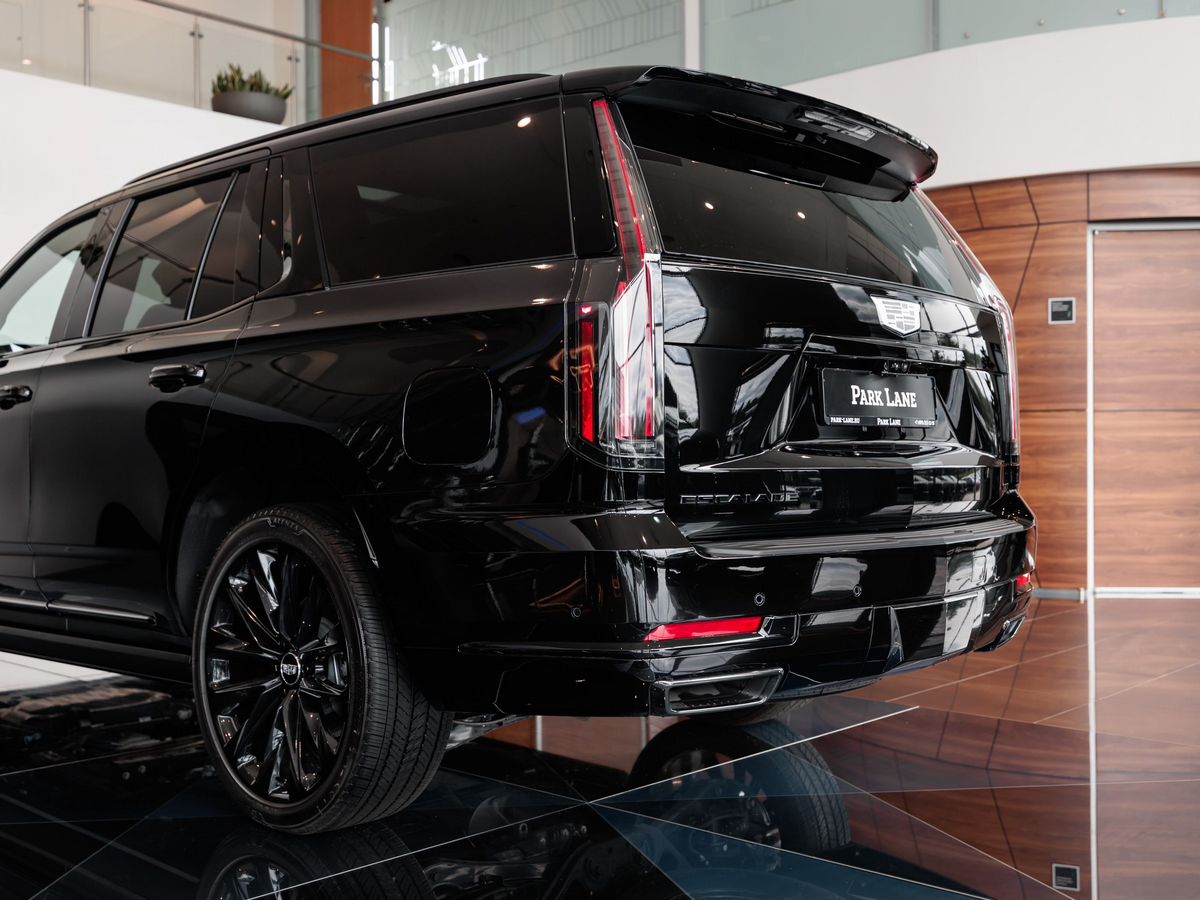 Cadillac Escalade V Рестайлинг 6.2 AT (420 л.с.) 4WD