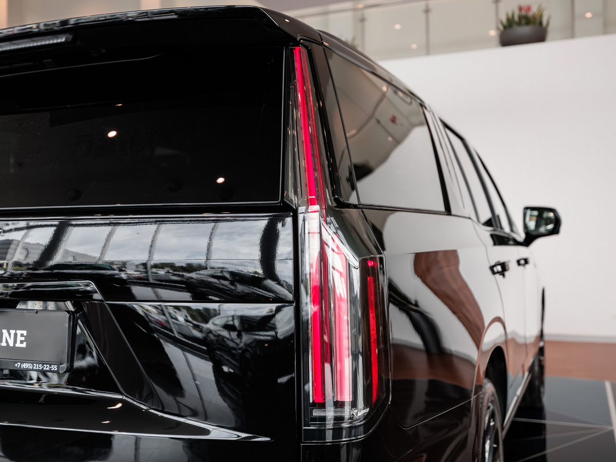 Cadillac Escalade V Рестайлинг 6.2 AT (420 л.с.) 4WD