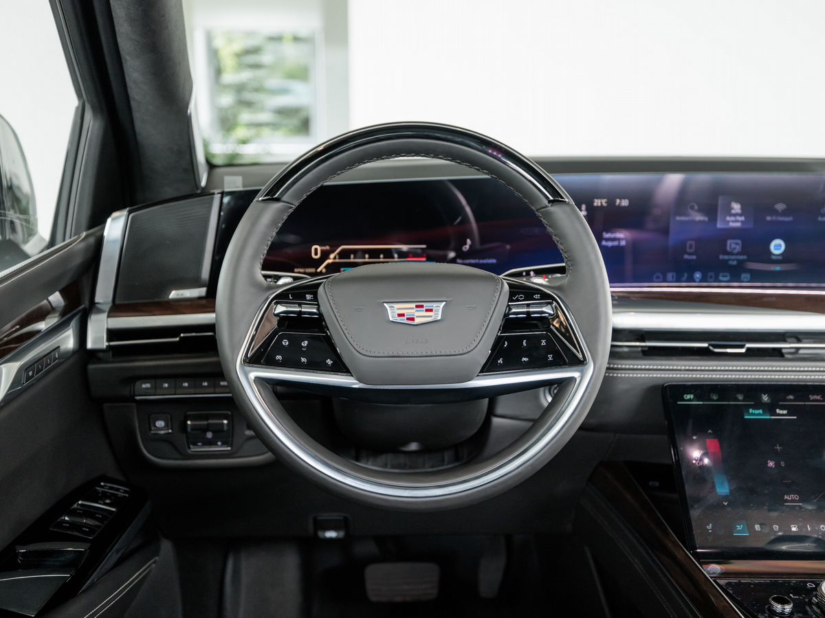 Cadillac Escalade V Рестайлинг 6.2 AT (420 л.с.) 4WD