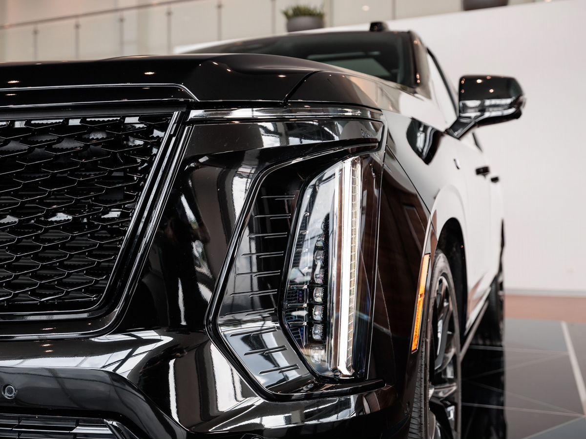 Cadillac Escalade V Рестайлинг 6.2 AT (420 л.с.) 4WD