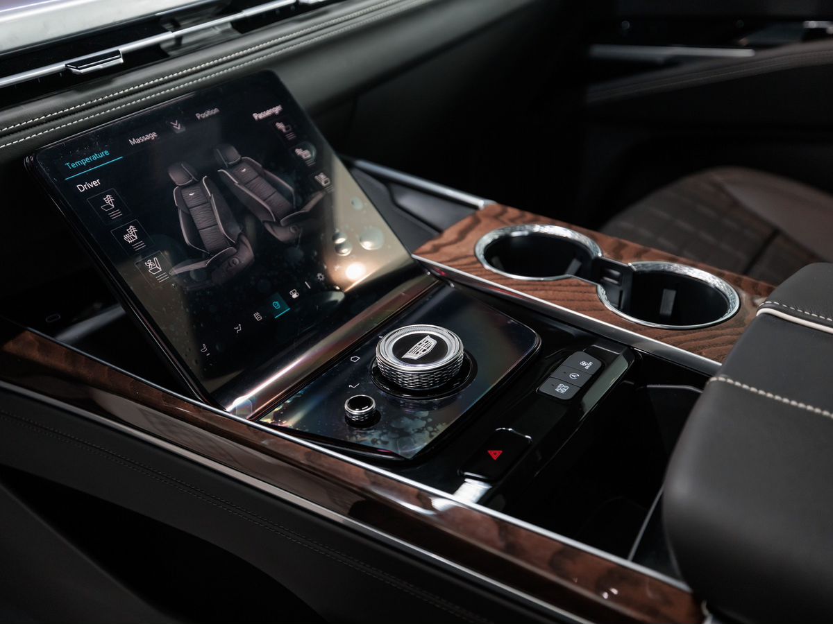 Cadillac Escalade V Рестайлинг 6.2 AT (420 л.с.) 4WD