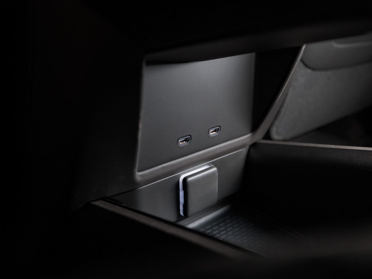 Cadillac Escalade V Рестайлинг 6.2 AT (420 л.с.) 4WD