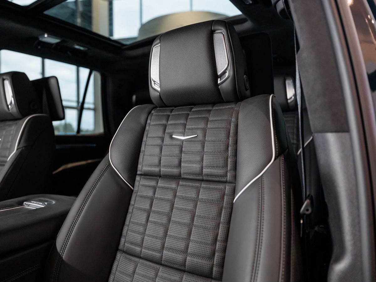 Cadillac Escalade V Рестайлинг 6.2 AT (420 л.с.) 4WD