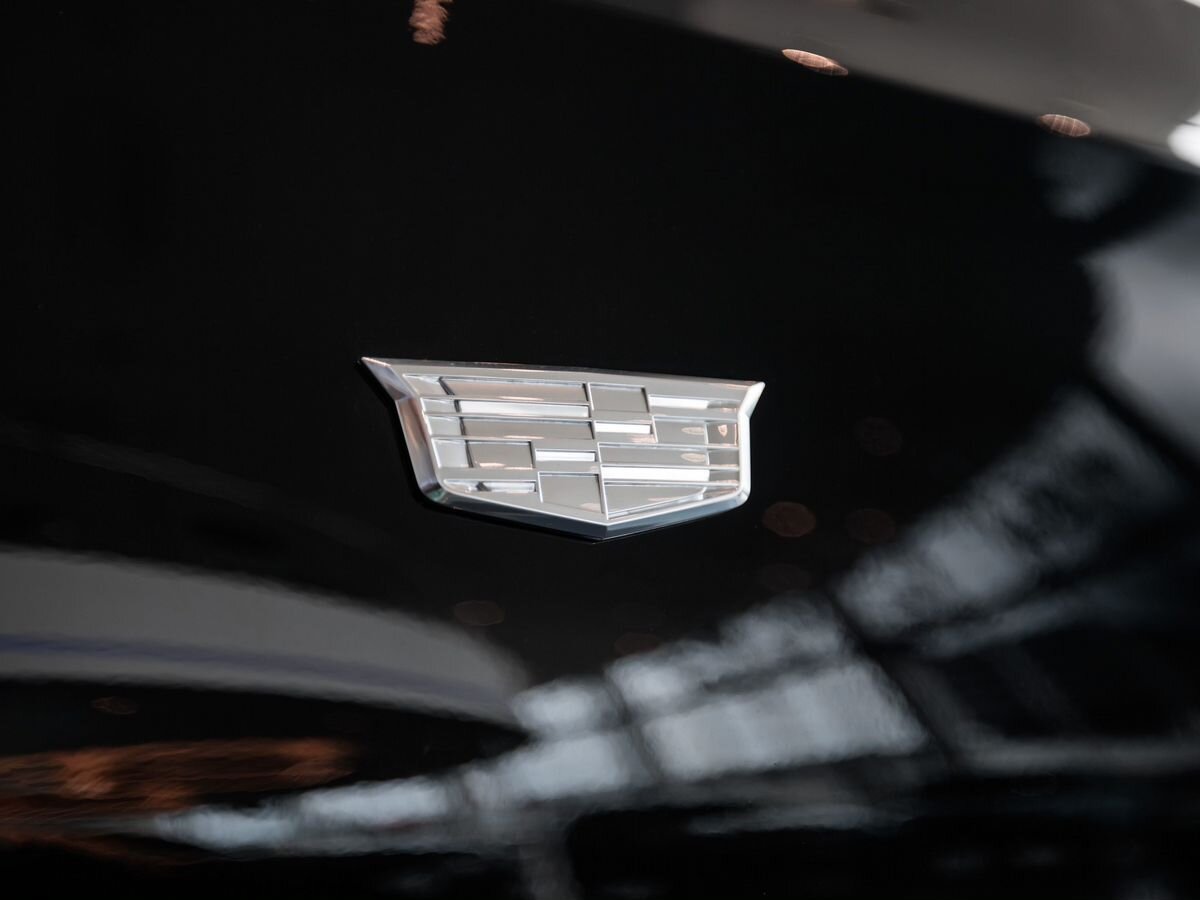 Cadillac Escalade V Рестайлинг 6.2 AT (420 л.с.) 4WD