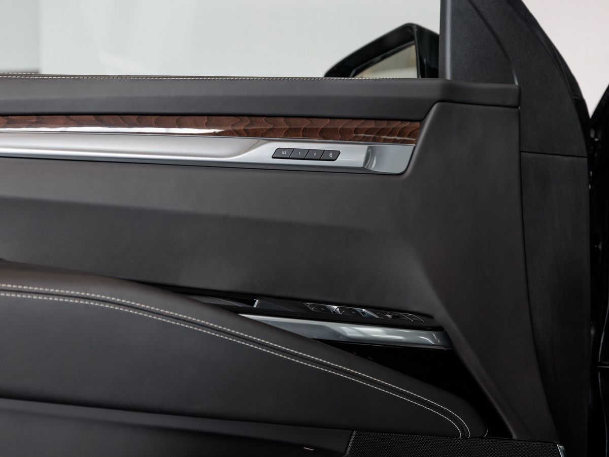 Cadillac Escalade V Рестайлинг 6.2 AT (420 л.с.) 4WD