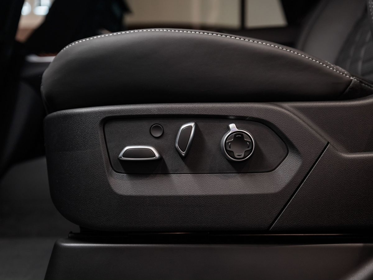 Cadillac Escalade V Рестайлинг 6.2 AT (420 л.с.) 4WD