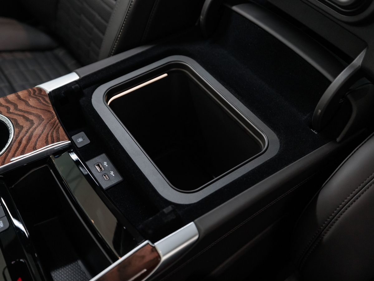 Cadillac Escalade V Рестайлинг 6.2 AT (420 л.с.) 4WD