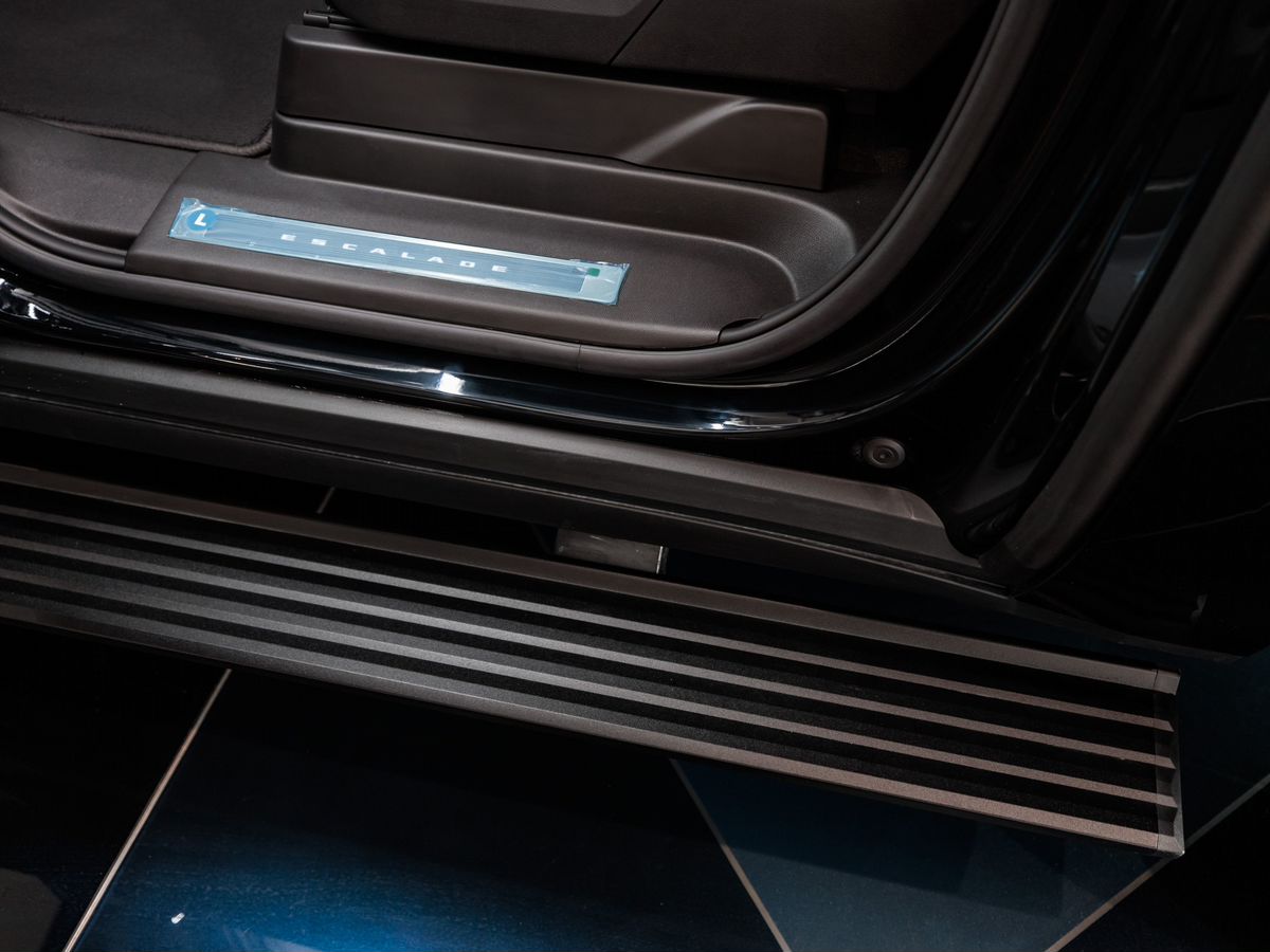 Cadillac Escalade V Рестайлинг ESV 6.2 AT (420 л.с.) 4WD