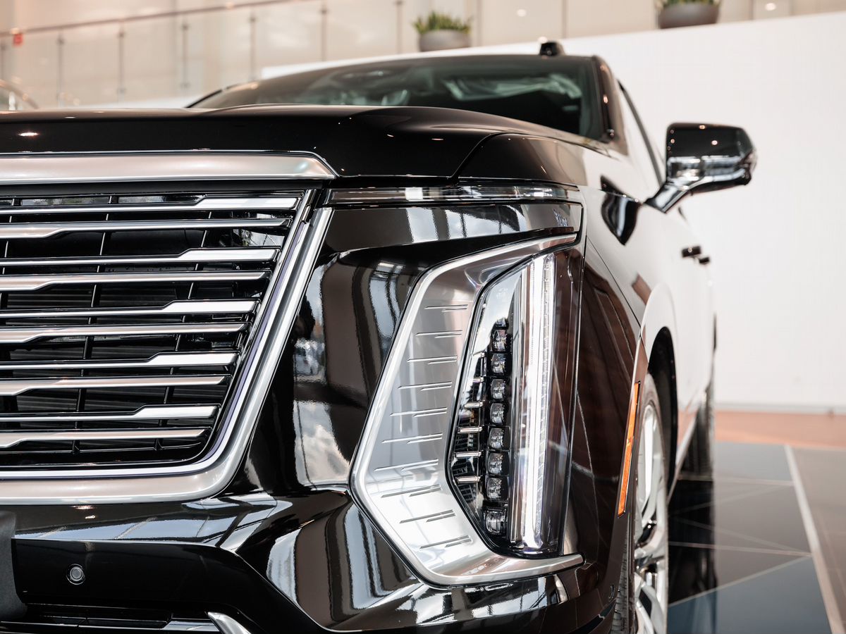 Cadillac Escalade V Рестайлинг ESV 6.2 AT (420 л.с.) 4WD