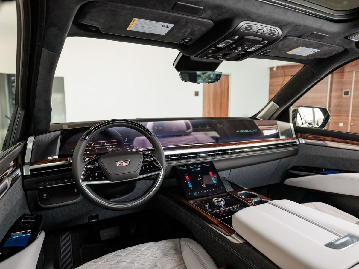 Cadillac Escalade V Рестайлинг ESV 6.2 AT (420 л.с.) 4WD