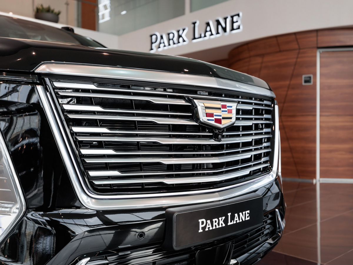 Cadillac Escalade V Рестайлинг ESV 6.2 AT (420 л.с.) 4WD