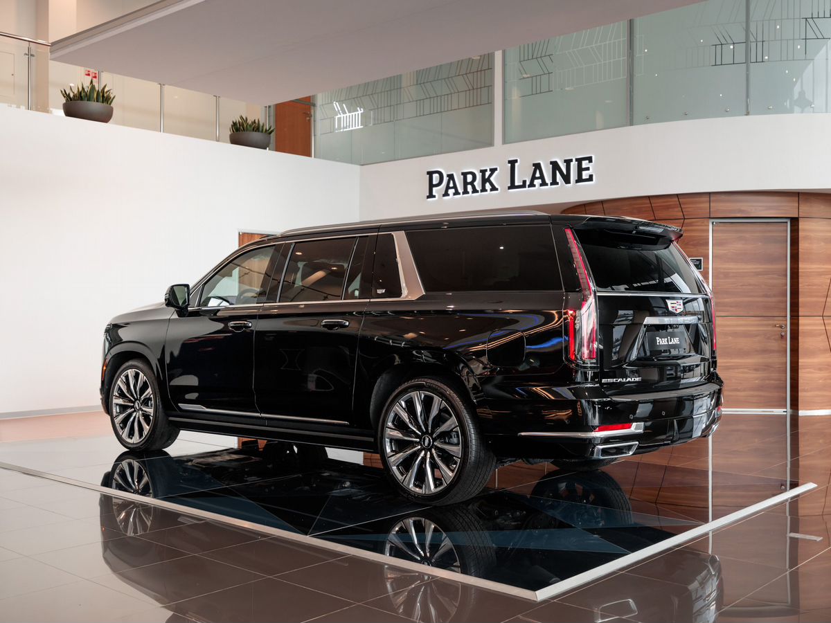 Cadillac Escalade V Рестайлинг ESV 6.2 AT (420 л.с.) 4WD