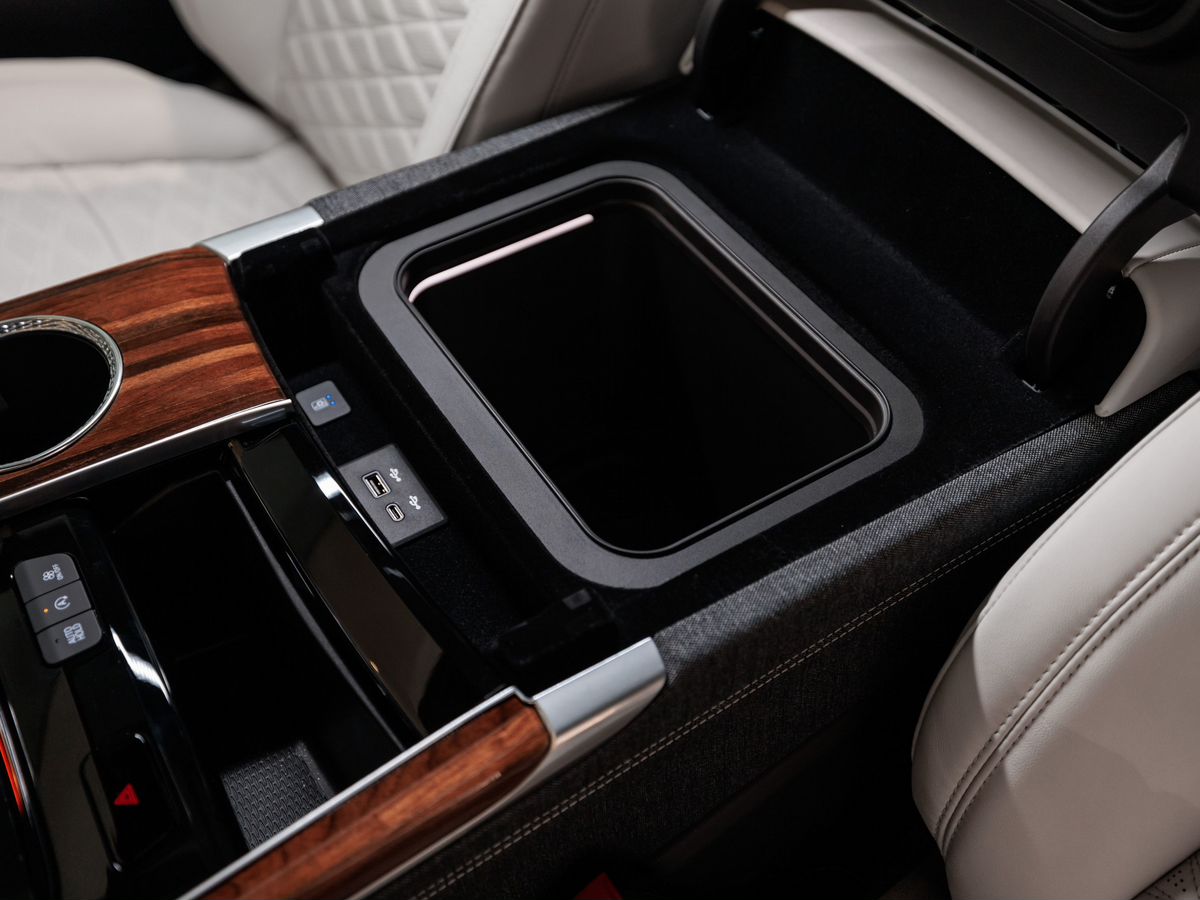 Cadillac Escalade V Рестайлинг ESV 6.2 AT (420 л.с.) 4WD