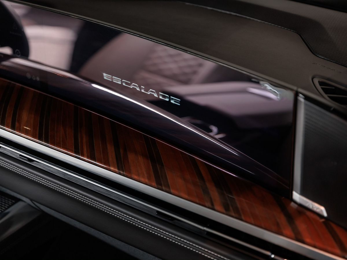 Cadillac Escalade V Рестайлинг ESV 6.2 AT (420 л.с.) 4WD