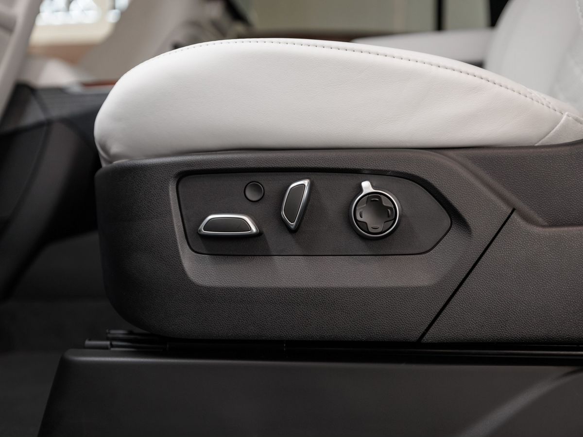 Cadillac Escalade V Рестайлинг ESV 6.2 AT (420 л.с.) 4WD