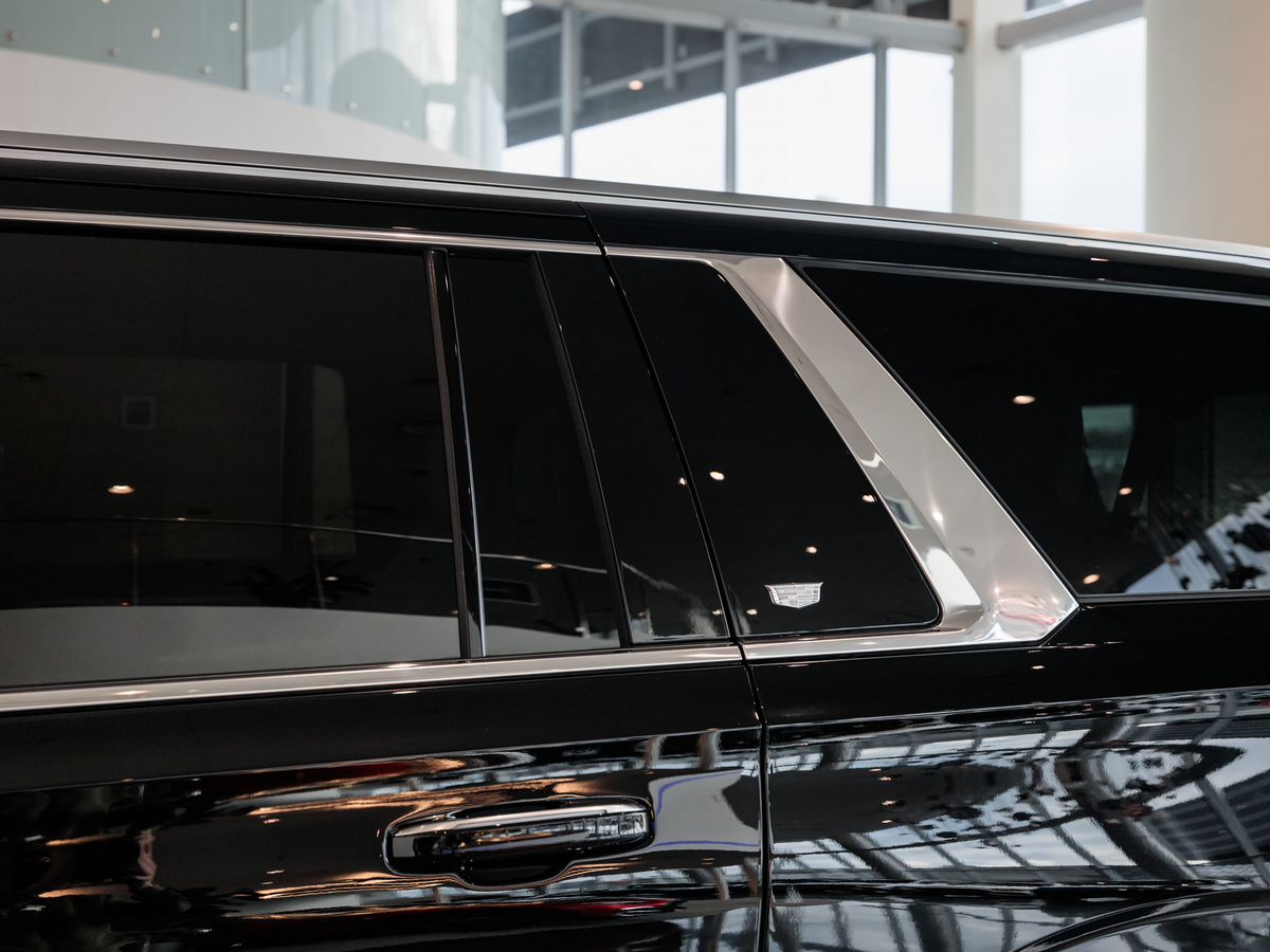 Cadillac Escalade V Рестайлинг ESV 6.2 AT (420 л.с.) 4WD