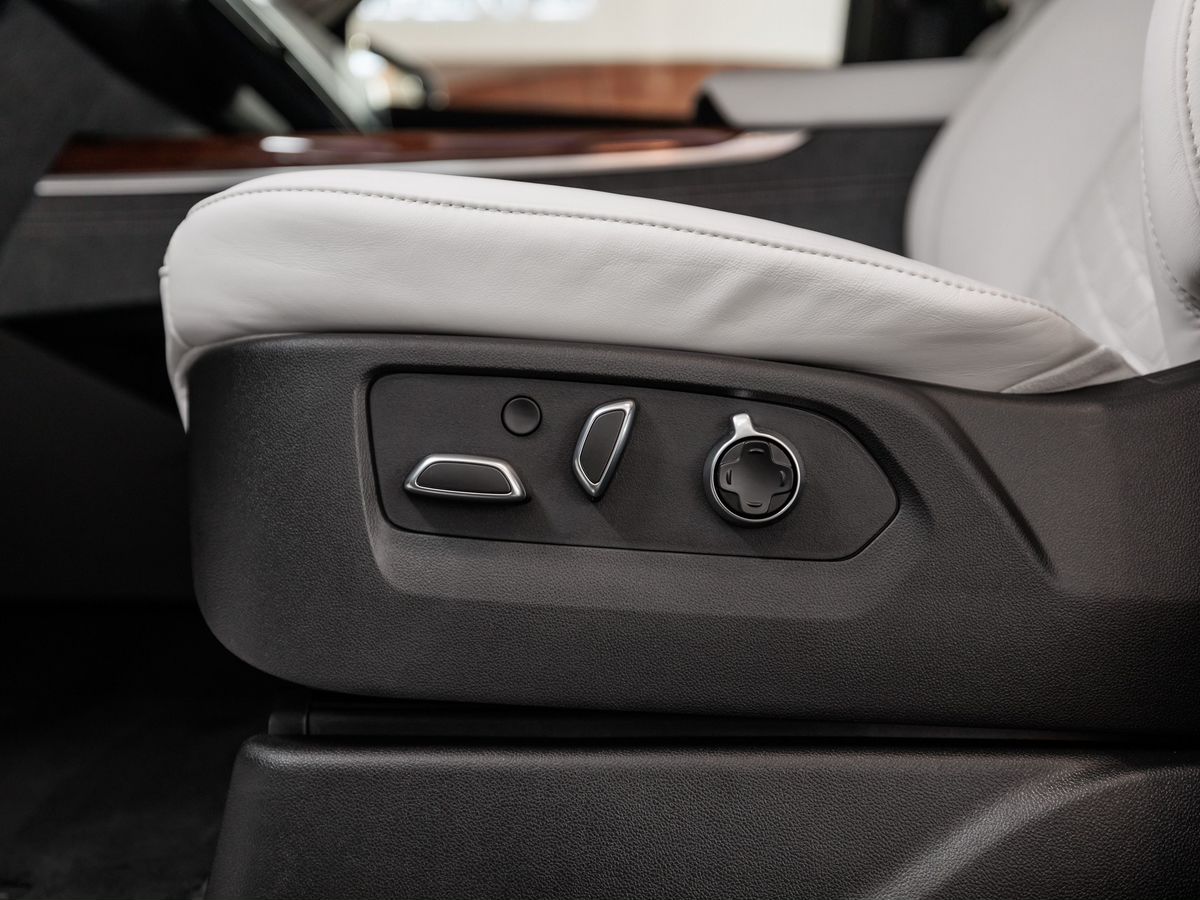 Cadillac Escalade V Рестайлинг ESV 6.2 AT (420 л.с.) 4WD