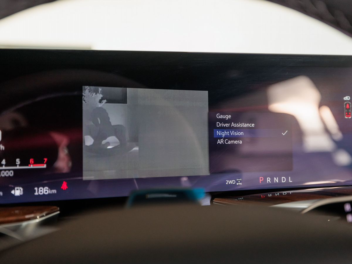 Cadillac Escalade V Рестайлинг ESV 6.2 AT (420 л.с.) 4WD