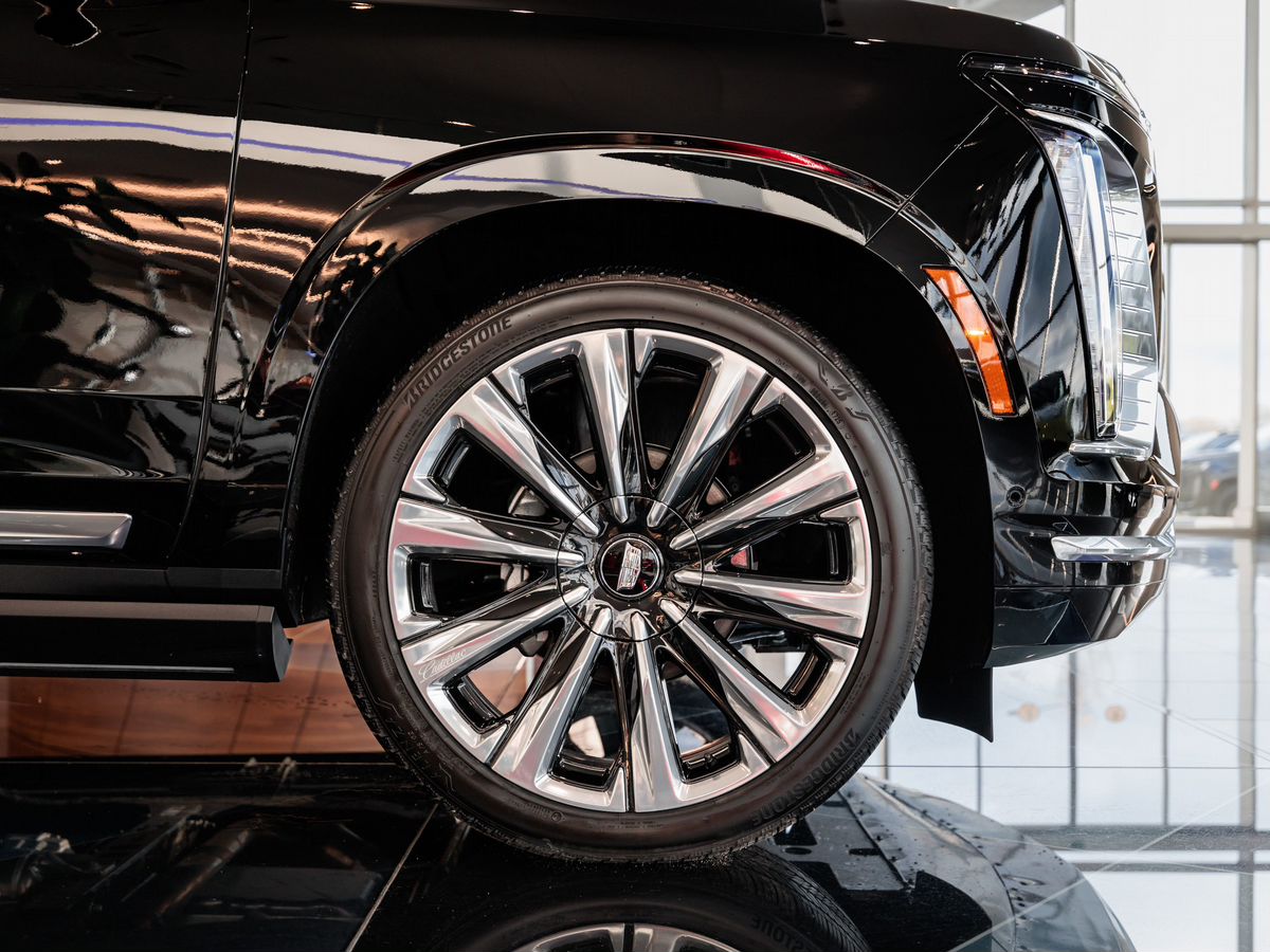 Cadillac Escalade V Рестайлинг ESV 6.2 AT (420 л.с.) 4WD