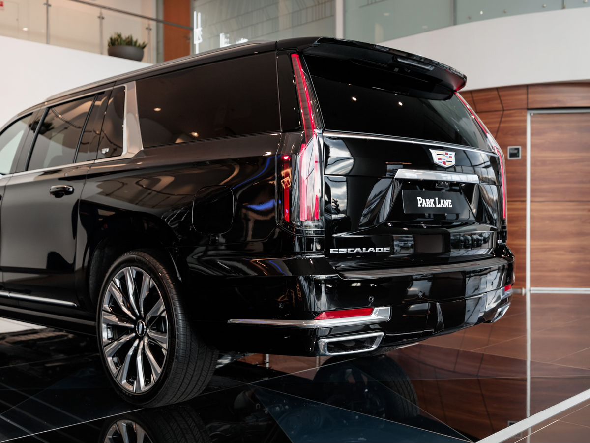 Cadillac Escalade V Рестайлинг ESV 6.2 AT (420 л.с.) 4WD