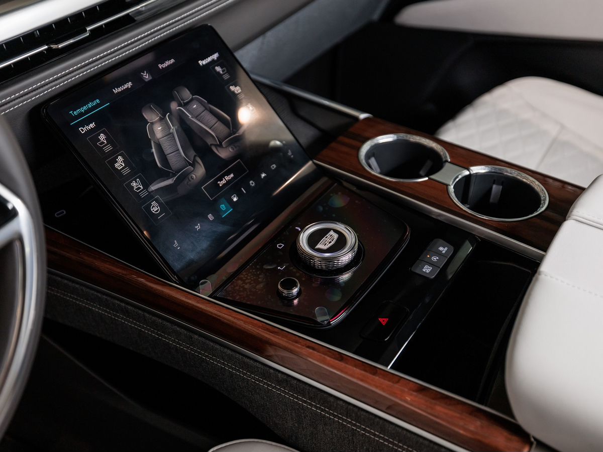 Cadillac Escalade V Рестайлинг ESV 6.2 AT (420 л.с.) 4WD