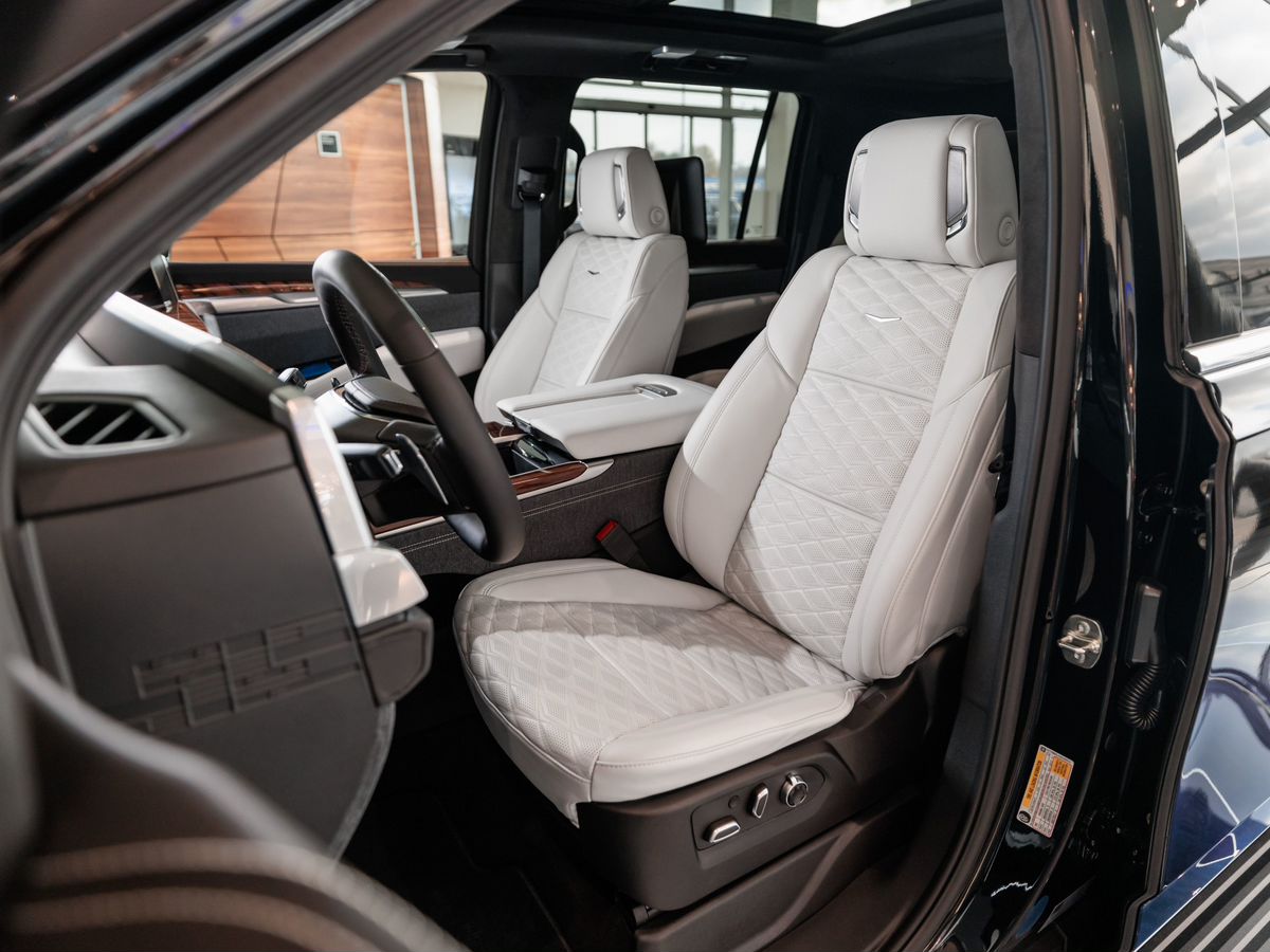 Cadillac Escalade V Рестайлинг ESV 6.2 AT (420 л.с.) 4WD